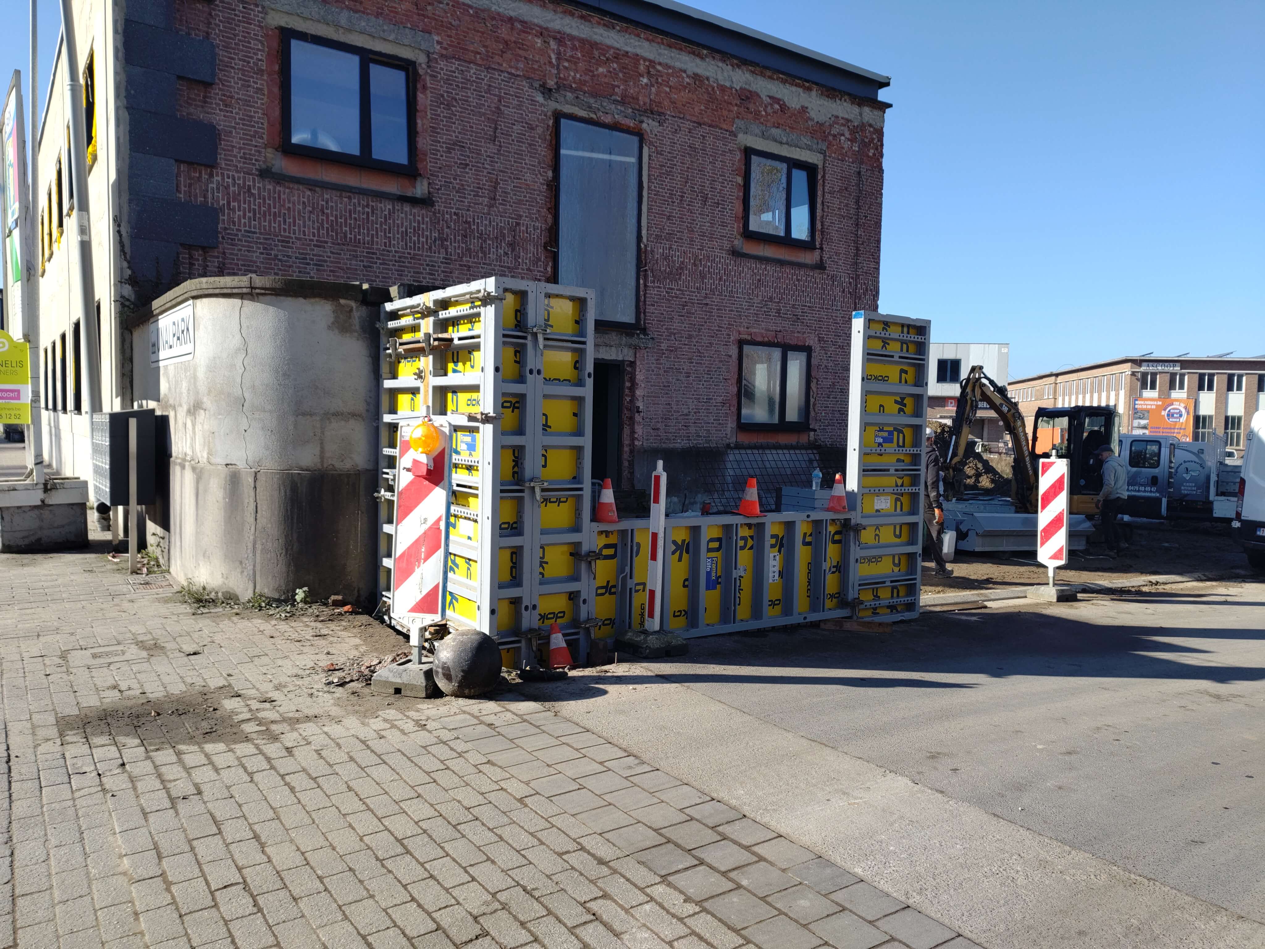 Industriële constructiewerken beton aan loods renovatie
