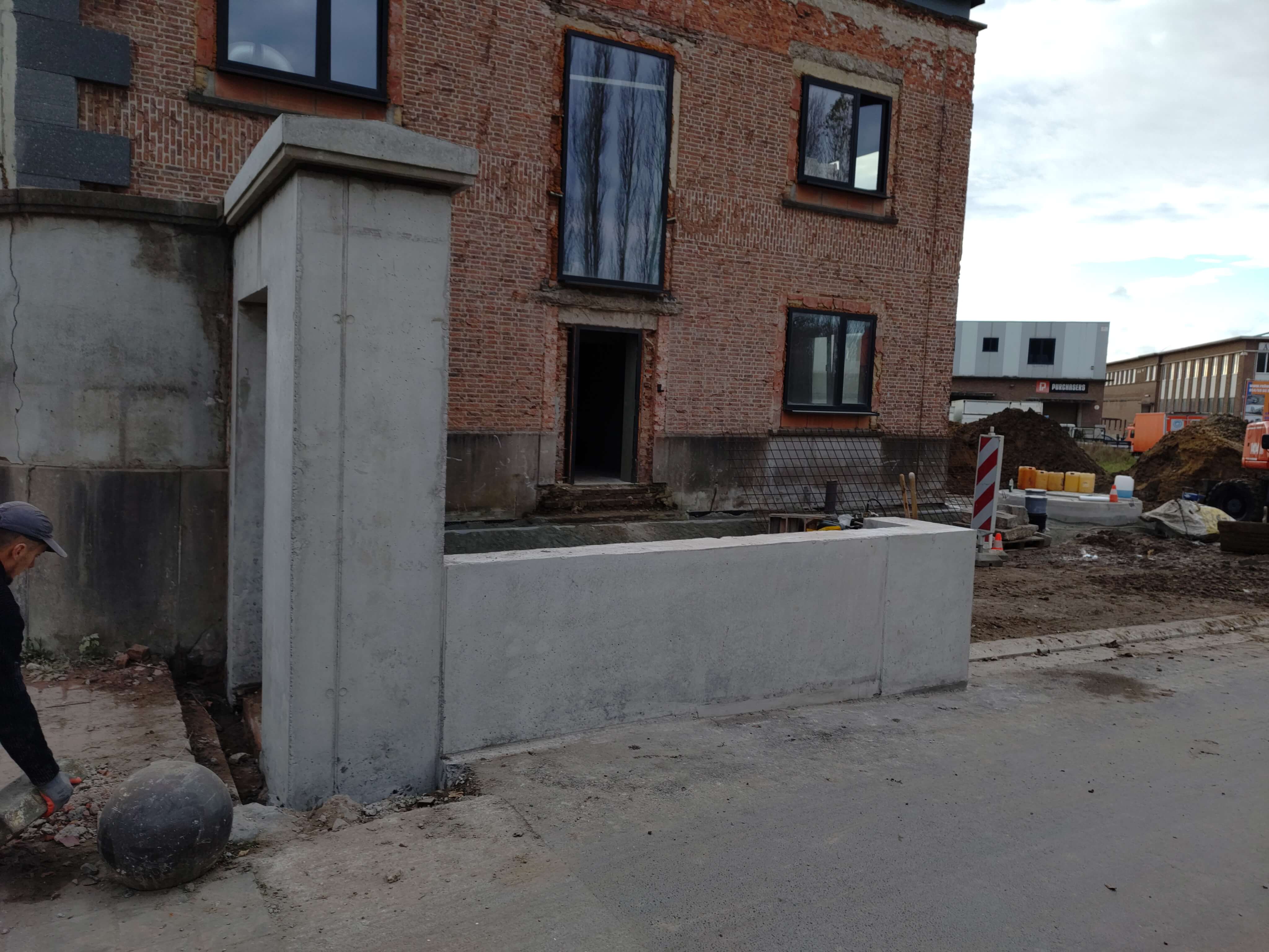 foto 2 industriële constructiewerken beton aan loodsrenovatie