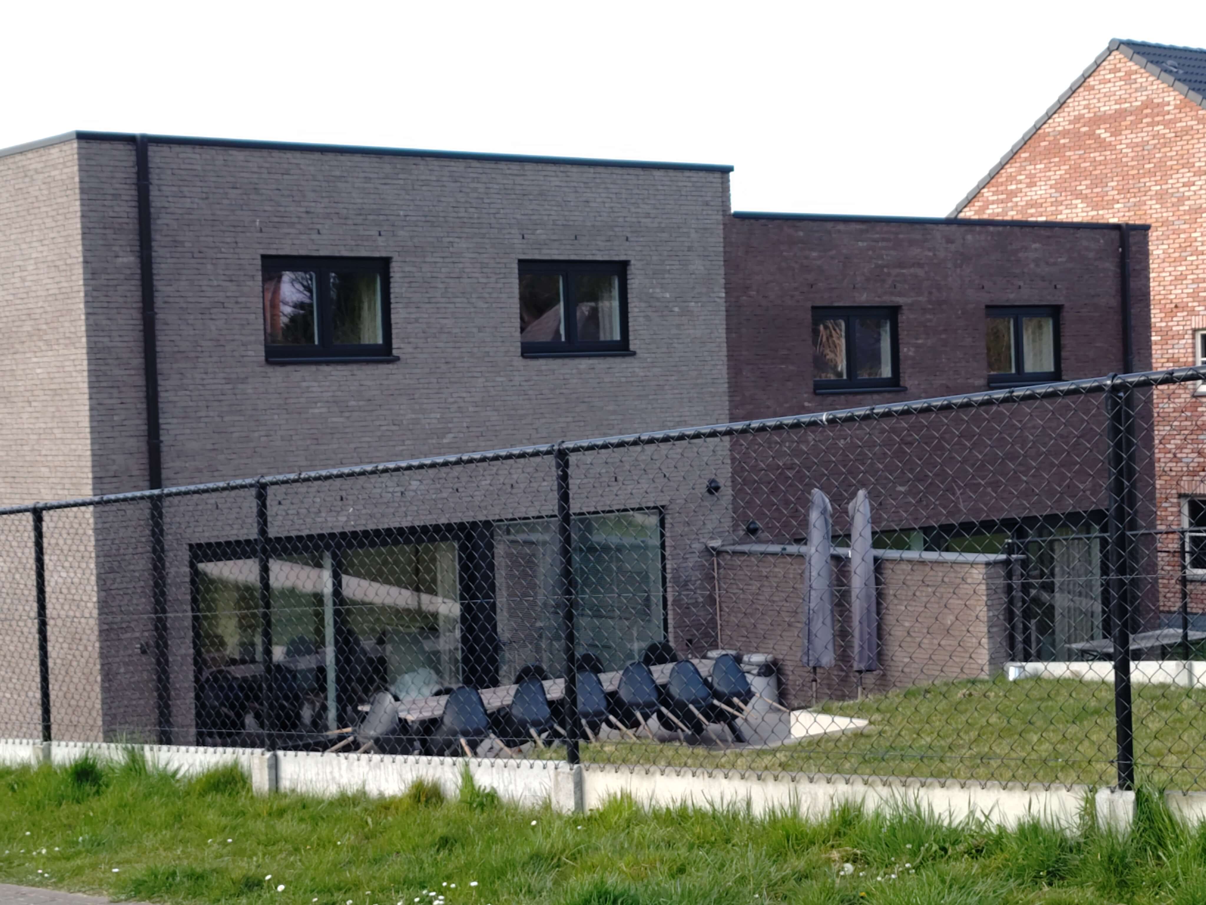 achtergevels afgewerkte nieuwbouwwoningen