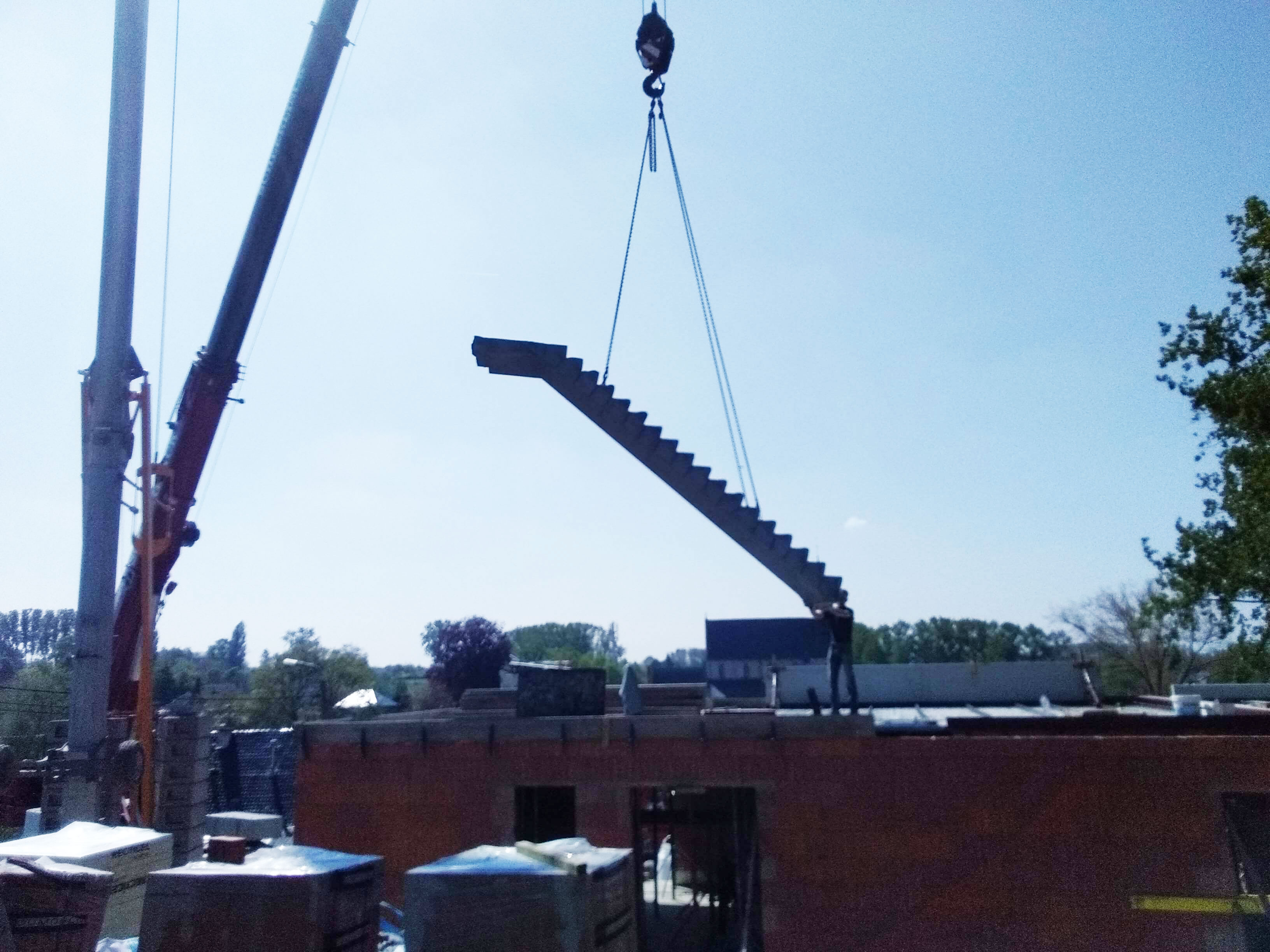 betonnen trap tijdens ruwbouwfase nieuwbouw werken